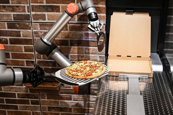 巴黎，餐廳里做披薩餅的機器人廚師。 - 俄羅斯衛星通訊社