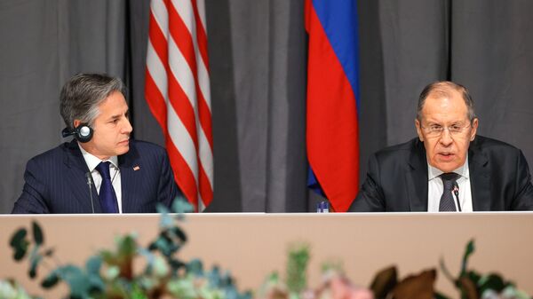 2021年12月，俄羅斯外交部長拉夫羅夫（右）和美國國務卿布林肯在瑞典首都斯德哥爾摩會晤 - 俄羅斯衛星通訊社