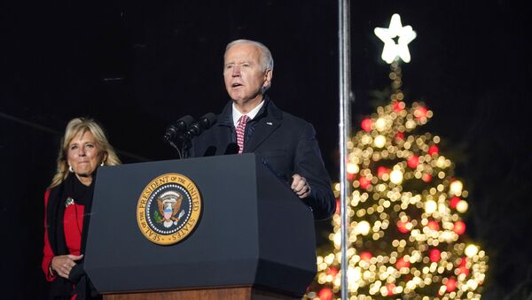 Президент США Джо Байден и первой леди Джилл Байден на церемонии зажигания национальной рождественской елки в Вашингтоне - 俄羅斯衛星通訊社