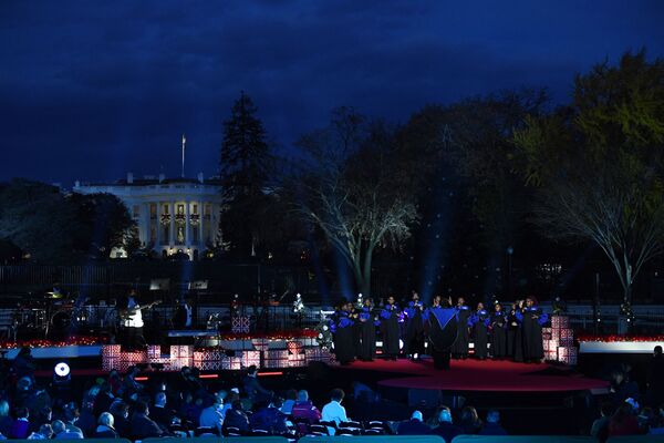 華盛頓，霍華德福音合唱團在國家聖誕樹點亮儀式上進行表演。 - 俄羅斯衛星通訊社
