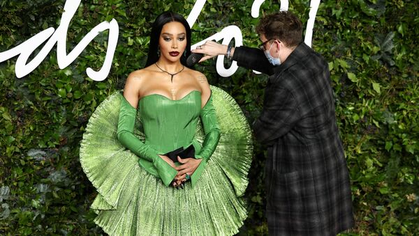  Модель Манро Бергдорф на церемонии вручения Fashion Awards 2021 в Лондоне  - 俄羅斯衛星通訊社