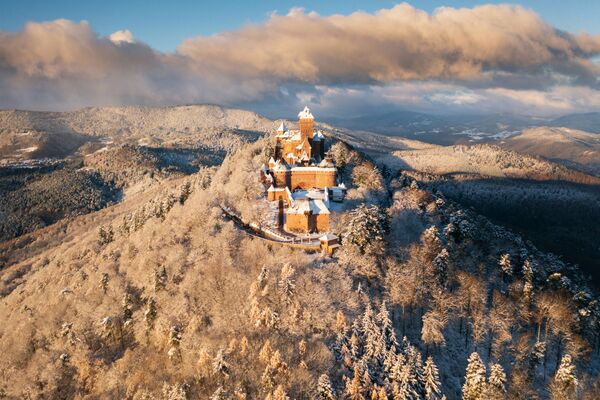 首场降雪之后的法国东部奥施维尔的上柯尼斯堡城堡。 - 俄罗斯卫星通讯社