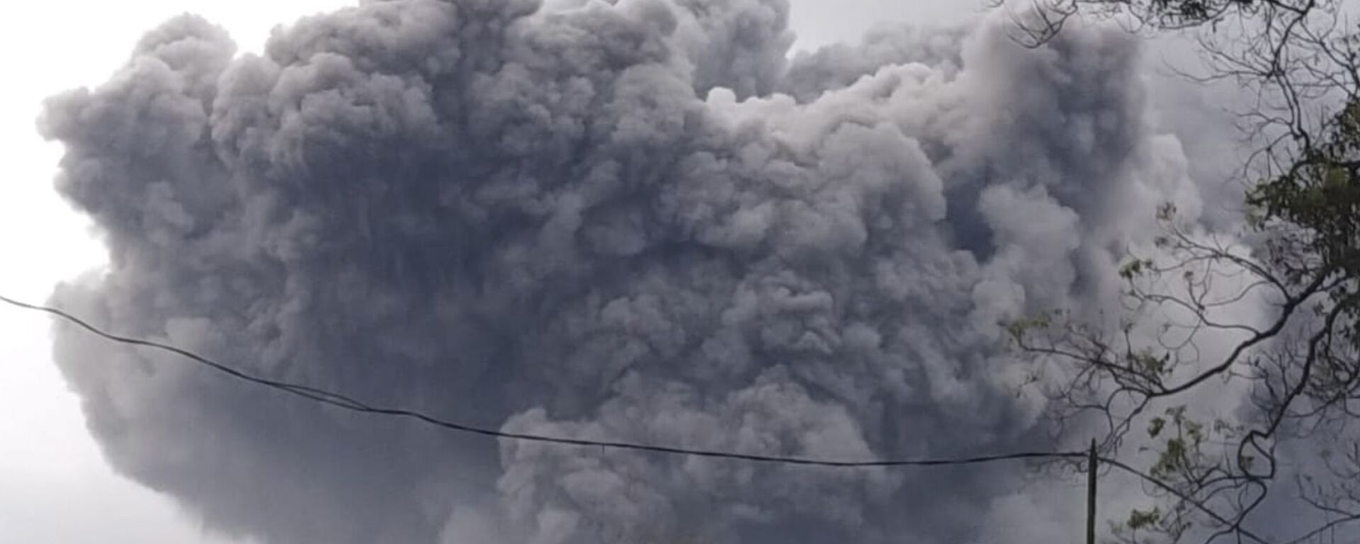 媒体：印尼塞梅鲁火山喷发 - 俄罗斯卫星通讯社, 1920, 10.06.2025