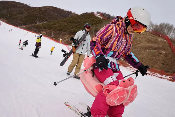 張家口雲頂滑雪場里正在滑雪的遊客們。 - 俄羅斯衛星通訊社