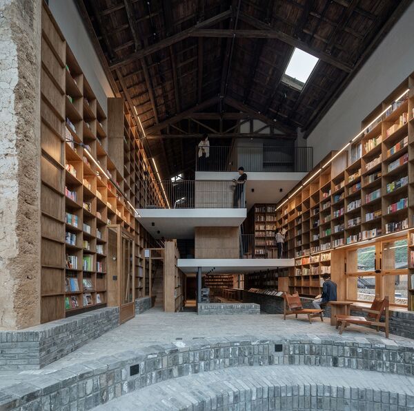中國設計工作室Atelier tao+c的青龍塢言幾又鄉村膠囊旅社書店（Capsule hostel and bookstore in village qinglongwu），榮獲“Completed Buildings - New & Old ”類別獎。 - 俄羅斯衛星通訊社