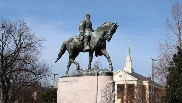 Статуя генерала-конфедерата Роберта Ли в Шарлоттсвилле - 俄罗斯卫星通讯社