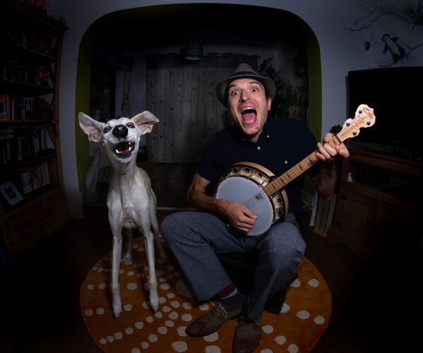 英国摄影师卢克•奥布莱恩拍摄的作品《穆特福德和密友(Muttford and Chum)》,在大赛中获得高度评价。 英国摄影师卢克•奥布莱恩拍摄的作品《穆特福德和密友(Muttford and Chum)》,在大赛中获得高度评价。 - 俄罗斯卫星通讯社