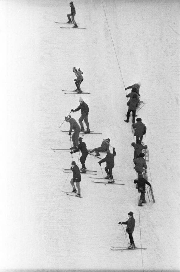  1976年，烏索沃車站地區的滑雪活動。 - 俄羅斯衛星通訊社