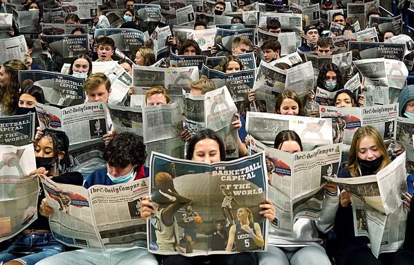 康涅狄格大学哈士奇犬队粉丝。 - 俄罗斯卫星通讯社