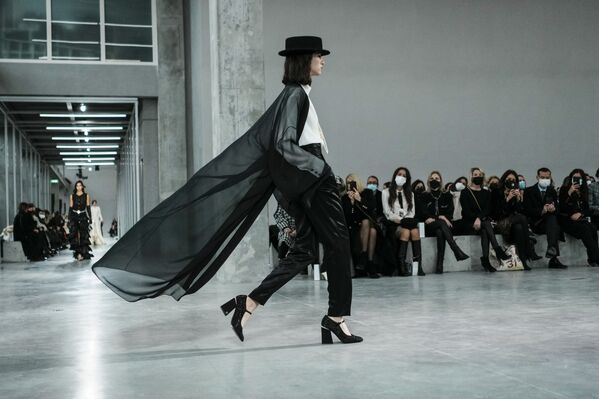 香奈儿Chanel Metiers D'Art 2021/2022展示会在巴黎举行。 - 俄罗斯卫星通讯社