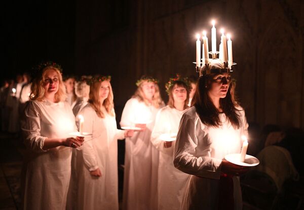 英国约克郡教堂举行圣露西亚节活动。 - 俄罗斯卫星通讯社