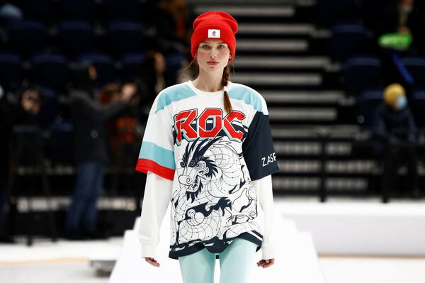 模特正在展示2022年北京冬奧會俄羅斯代表團官方服飾。 - 俄羅斯衛星通訊社