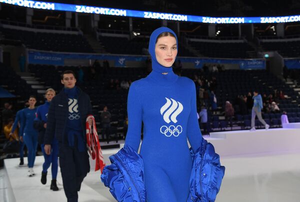 模特正在展示2022年北京冬奥会俄罗斯代表团官方服饰。 - 俄罗斯卫星通讯社