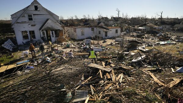 拜登下令向遭遇龙卷风袭击的伊利诺伊州和田纳西州提供援助 - 俄罗斯卫星通讯社
