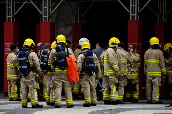 香港消防隊員在世貿中心火災現場滅火。 香港消防隊員在世貿中心火災現場滅火。 - 俄羅斯衛星通訊社