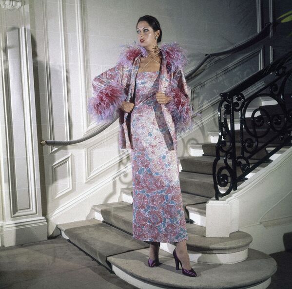 1975年，巴黎，模特展示迪奧新款時裝。 - 俄羅斯衛星通訊社