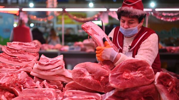 Продажа мяса на рынке  - 俄罗斯卫星通讯社