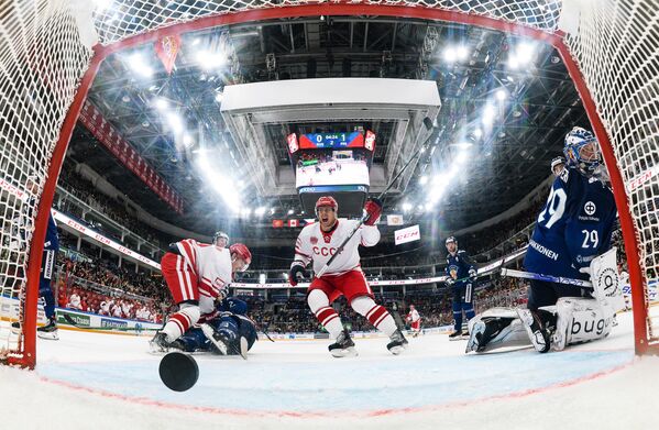 俄羅斯冰球隊激戰芬蘭隊 - 俄羅斯衛星通訊社