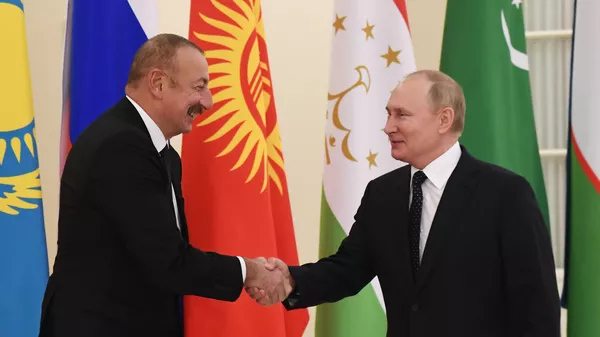 俄总统普京与阿塞拜疆总统阿利耶夫在阿斯塔纳开始举行会谈