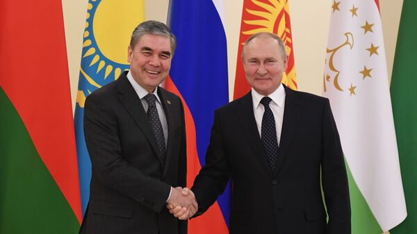 普京向土库曼斯坦前总统赠送象棋、两把军刀和一个骑手雕像 - 俄罗斯卫星通讯社