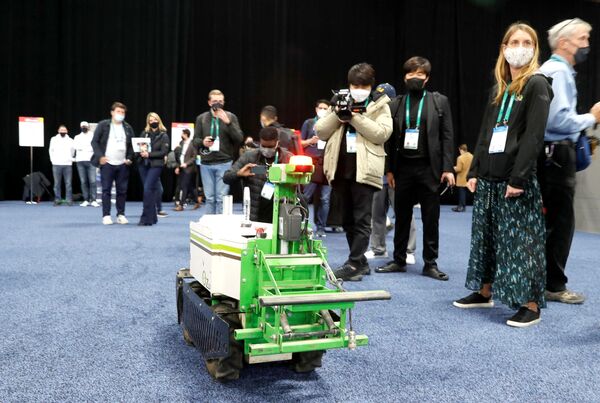 法國機器人公司Naio Technologies製造的全自動農業機器人“Oz”亮相拉斯維加斯消費電子展CES2022。 - 俄羅斯衛星通訊社