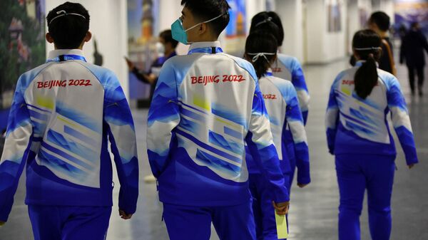 Волонтеры у Главного пресс-центра перед зимними Олимпийскими играми 2022 года в Пекине - 俄羅斯衛星通訊社