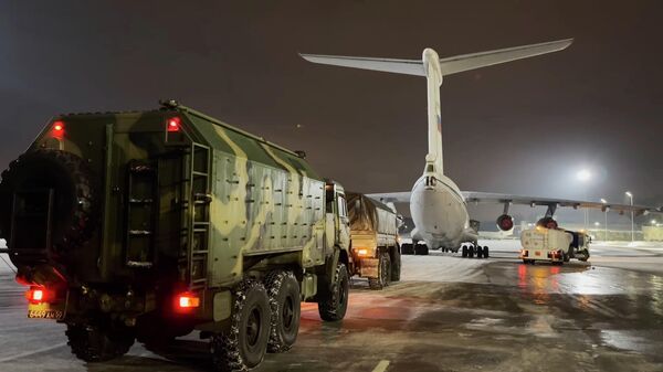 俄空天军19架载有俄维和人员的飞机从哈萨克斯坦抵达契卡洛夫斯基机场 - 俄罗斯卫星通讯社