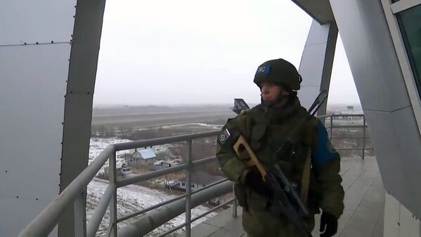集安组织（集体安全条约组织）俄罗斯维和部队执行保卫阿尔玛·阿塔机场任务。 - 俄罗斯卫星通讯社