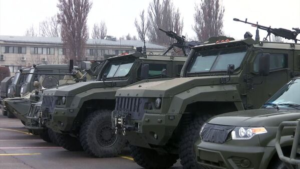 集安组织（集体安全条约组织）俄罗斯维和军事装备抵达阿尔玛·阿塔机场。 - 俄罗斯卫星通讯社