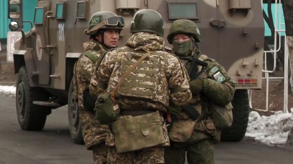 Военнослужащие из состава контингента миротворческих сил ОДКБ в Казахстане - 俄罗斯卫星通讯社