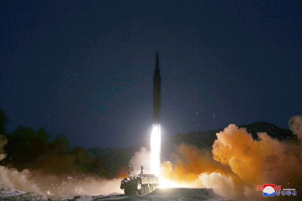 朝鲜导弹发射升空。 - 俄罗斯卫星通讯社