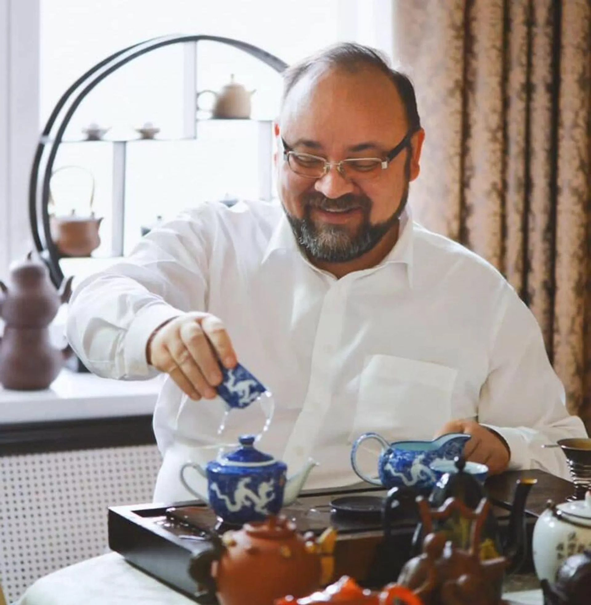 西佐夫喜歡按中式規則泡茶讓家人享用 西佐夫喜歡按中式規則泡茶讓家人享用 - 俄羅斯衛星通訊社, 1920, 14.01.2022