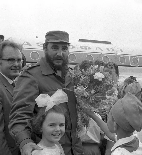 古巴共和国前总理、古巴革命领袖、古巴共产党中央委员会前第一书记菲德尔·卡斯特罗对前苏联进行正式友好访问。沃罗涅日机场举行隆重的欢迎仪式。 - 俄罗斯卫星通讯社