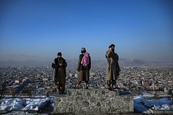 喀布爾，塔利班成員站在瓦齊爾阿克巴爾汗山上。 - 俄羅斯衛星通訊社