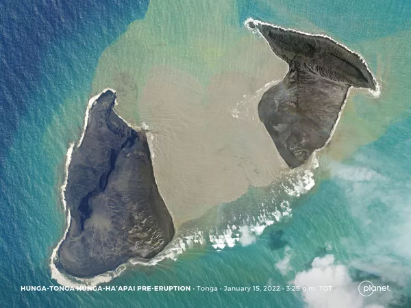 噴發前兩小時的海底火山。 噴發前兩小時的海底火山。 - 俄羅斯衛星通訊社