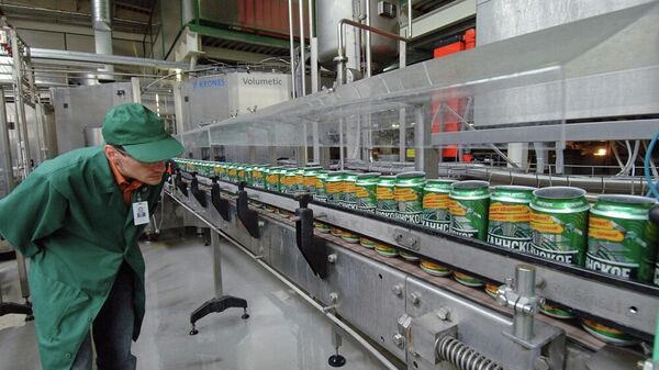 克林啤酒廠的罐頭灌裝線  - 俄羅斯衛星通訊社