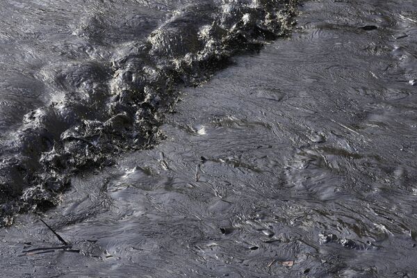 秘鲁卡亚俄，文塔尼拉卡韦罗海滩上泄露的石油。 - 俄罗斯卫星通讯社