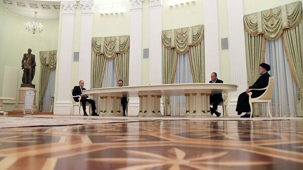 伊朗总统易卜拉欣•莱希在莫斯科与俄罗斯总统弗拉基米尔•普京会谈时 - 俄罗斯卫星通讯社