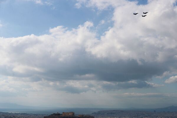 希腊空军阵风战斗机编队飞过雅典卫城帕特农神庙。 - 俄罗斯卫星通讯社