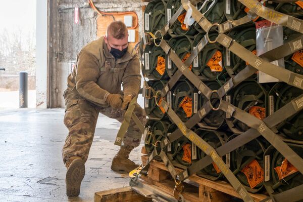 美国多佛空军基地正在装运援助乌克兰的武器弹药。 - 俄罗斯卫星通讯社