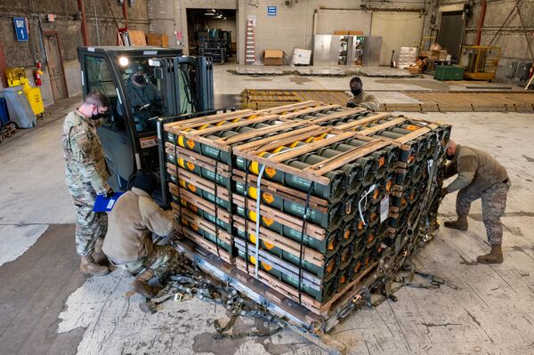 美国多佛空军基地正在装运援助乌克兰的武器弹药。 - 俄罗斯卫星通讯社