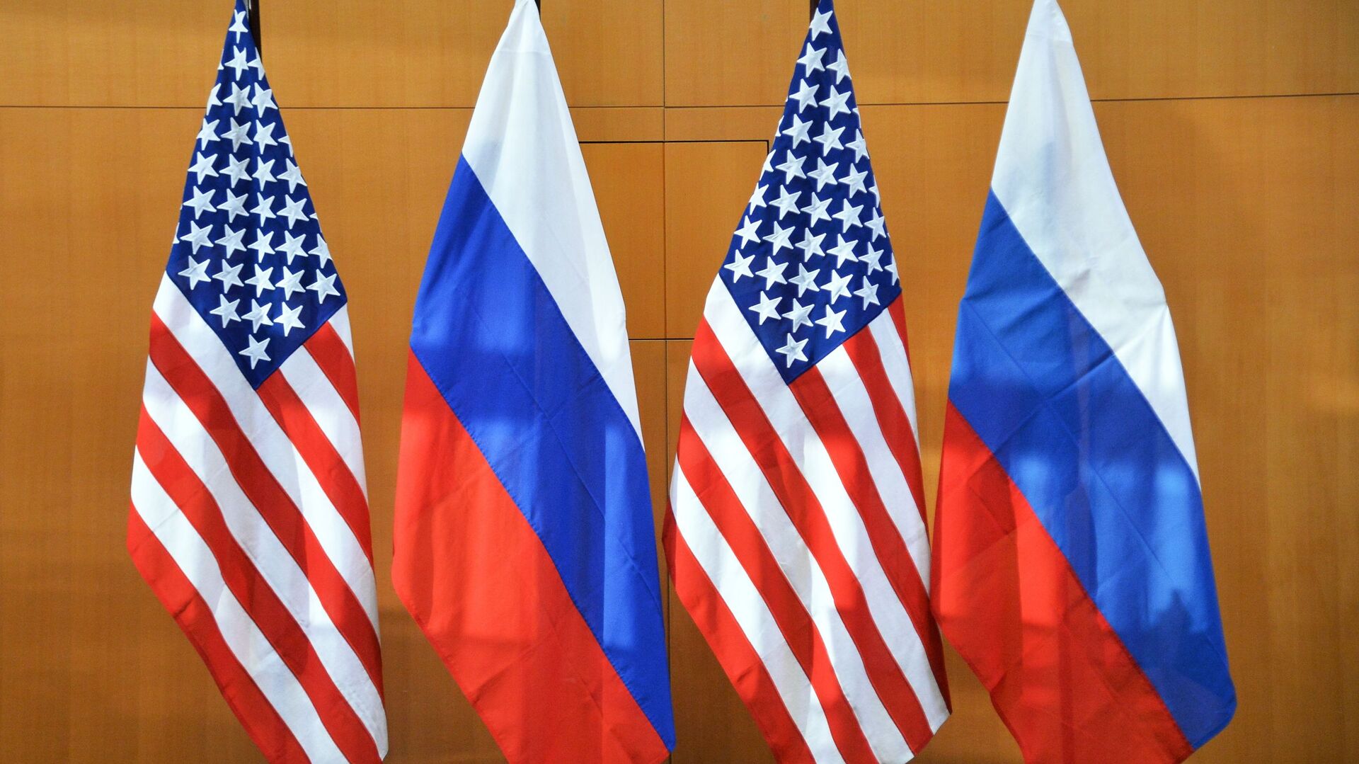 Государственные флаги России и США - 俄羅斯衛星通訊社, 1920, 23.09.2022