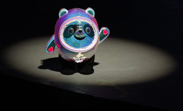 開幕式上的2022年北京冬奧會吉祥物充氣“冰墩墩”。 - 俄羅斯衛星通訊社