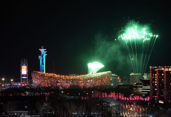 2022 年 2 月 4 日，北京 2022 年冬奧會開幕式煙花在“鳥巢”國家體育場上空盛開。 - 俄羅斯衛星通訊社