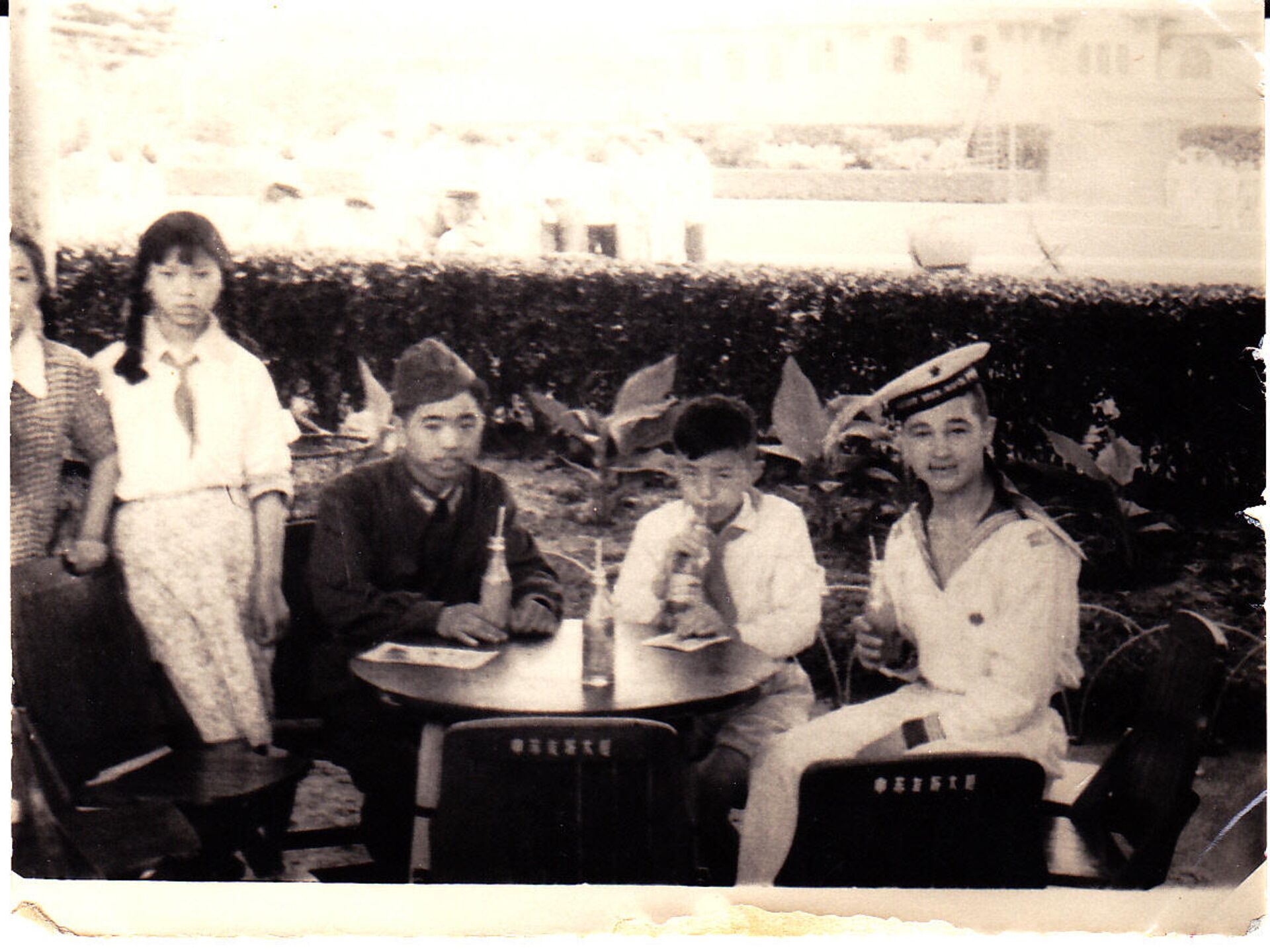 上海市公園，左邊是水兵學員布爾米斯特羅夫 - 俄羅斯衛星通訊社, 1920, 05.02.2022