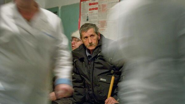 一位老人来到诊所 - 俄罗斯卫星通讯社