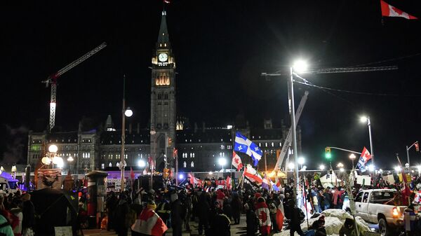  Supporters against vaccines mandates continue to party into the night on February 5, 2022 in Ottawa, Canada - 俄羅斯衛星通訊社