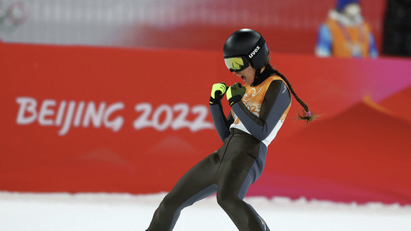 俄羅斯跳台滑雪運動員獲得冬奧會銀牌，這也是俄羅斯代表團在這項運動上獲得的第一枚獎牌 - 俄羅斯衛星通訊社