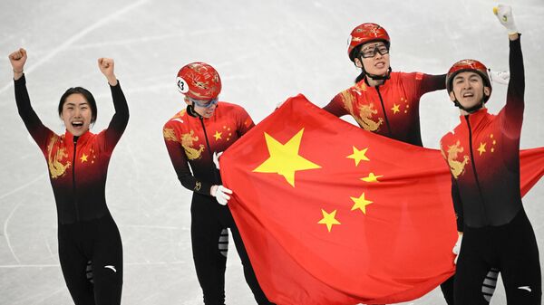 中國隊在短道速滑混合團體接力比賽中摘得金牌 - 俄羅斯衛星通訊社