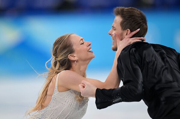 俄罗斯2022年北京冬奥会花样滑冰运动员维多利亚·西尼齐娜与尼基塔·卡察拉波夫。 - 俄罗斯卫星通讯社